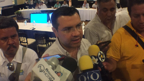 Aguantan comercios crisis para no dar de baja a personal 