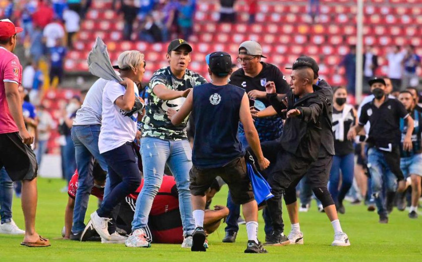 Continuarán las barras, vetado el Corregidora 1 año. Conoce todas las sanciones de la LIGA MX  tras violencia en el Gallos-Atlas