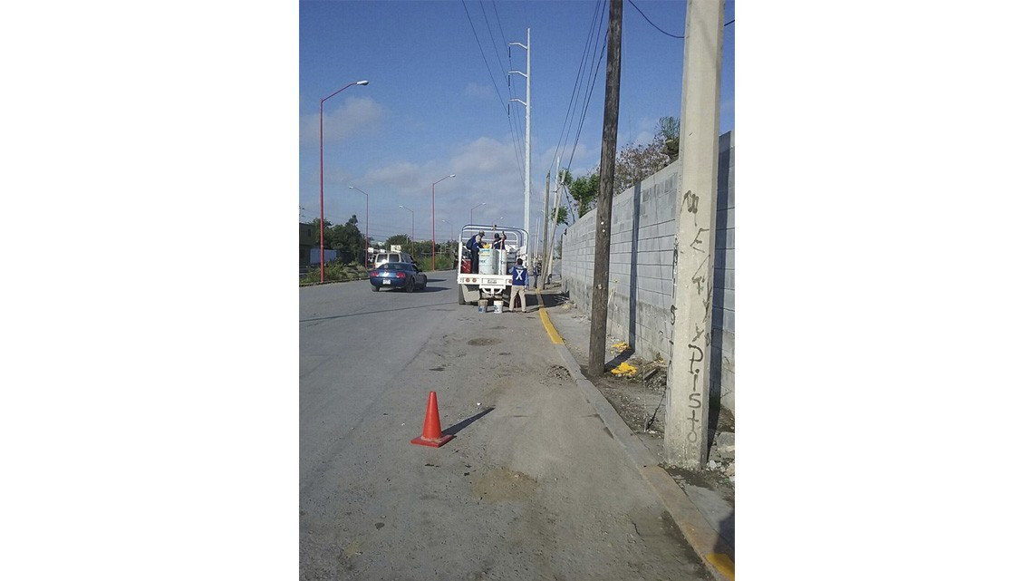 Pintan cordones en boulevard Fundadores