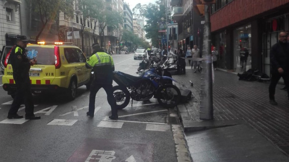 Automóvil arrolla a varios transeúntes en Barcelona
