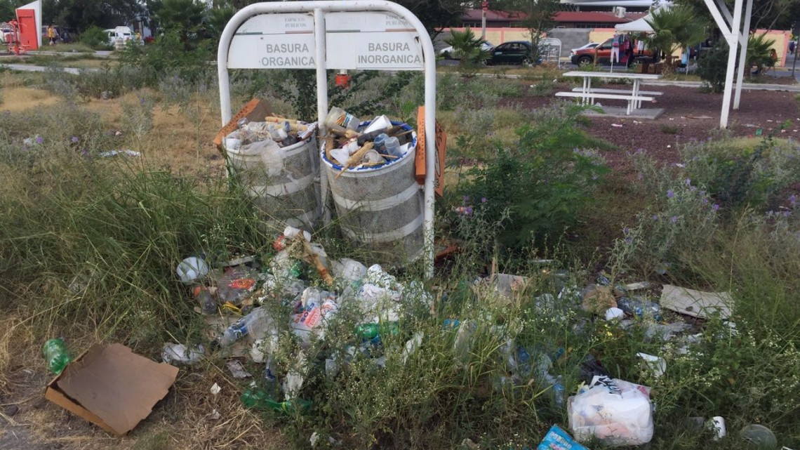 Basura se apodera del área verde de Casa Blanca 