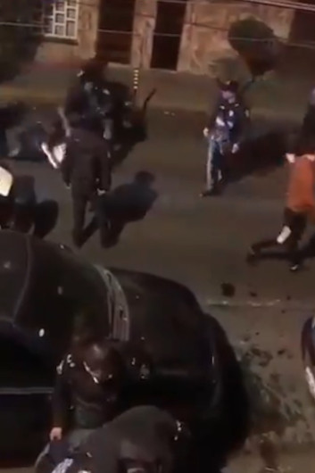 Denuncian abuso policíaco por someter a individuo que bebía en vía pública