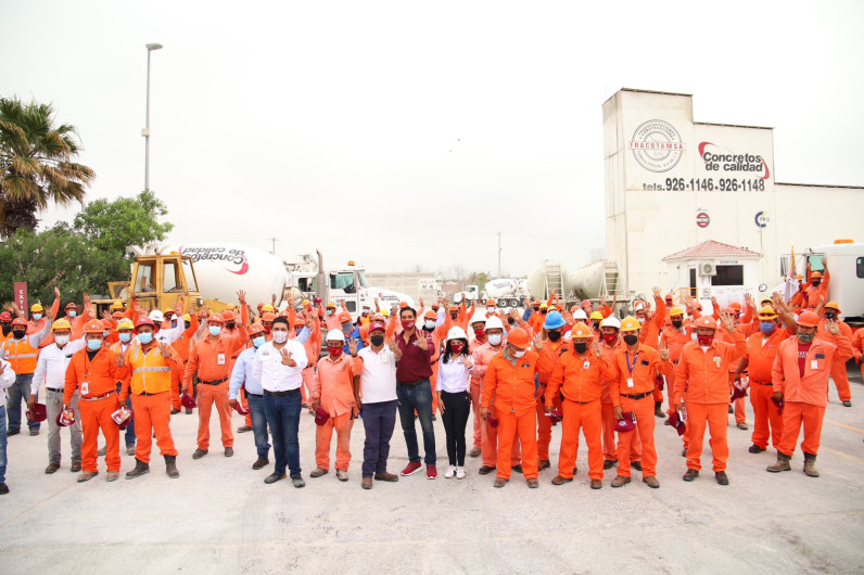 Reciben trabajadores de Tracotamsa a Carlos Peña Ortiz