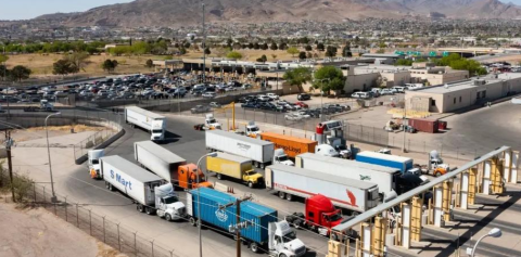 Casa Blanca califica de “innecesarias” inspecciones a camiones en la frontera de Texas con México 