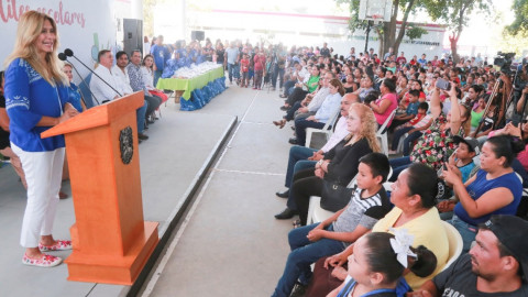 Entregan más de mil 800 kits de útiles escolares y mochilas