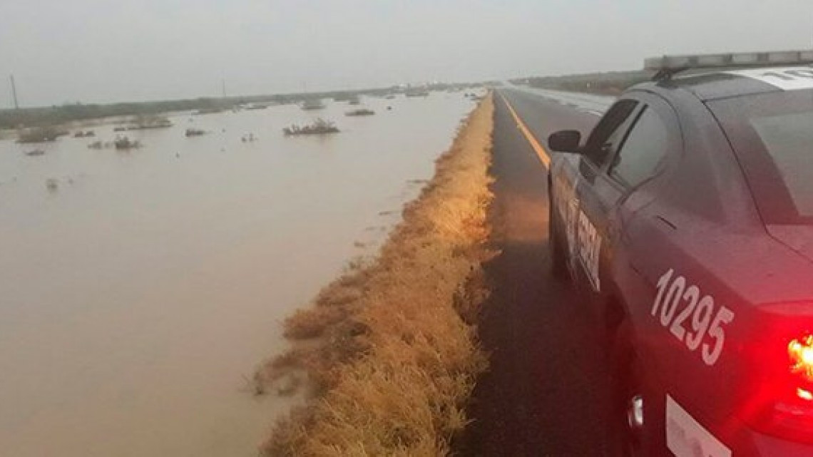Cierran indefinidamente carretera Nuevo Laredo-Nuevo León