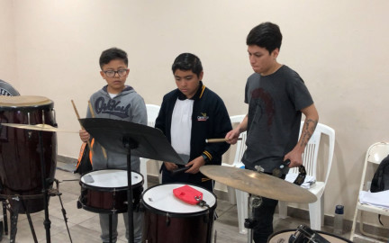 Invita IRCA a pertenecer a su taller de percusiones
