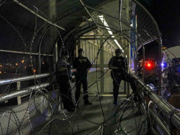 Cierran Puente Internacional de El Paso ante presencia de migrantes