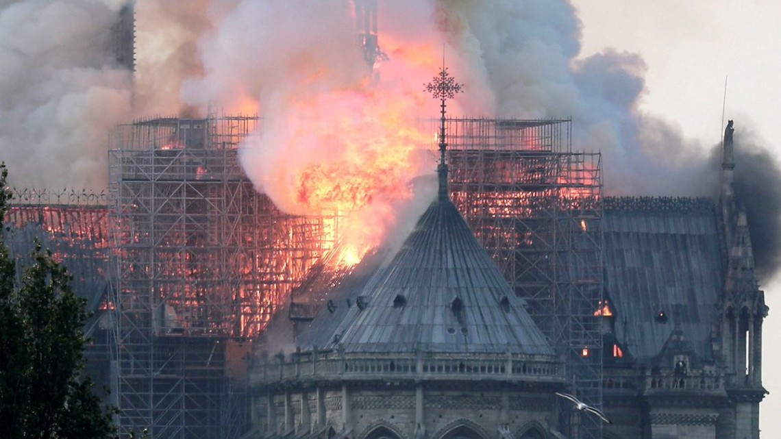 Catedral de Notre Dame se incendia