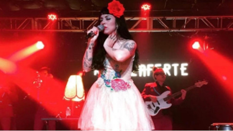 Mon Laferte comparte su vida en un documental