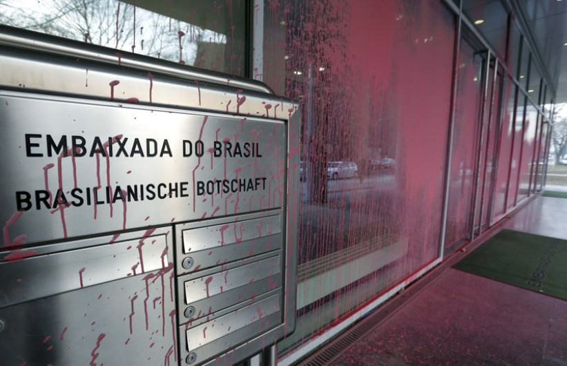 Vandalizan la embajada brasileña en Berlín