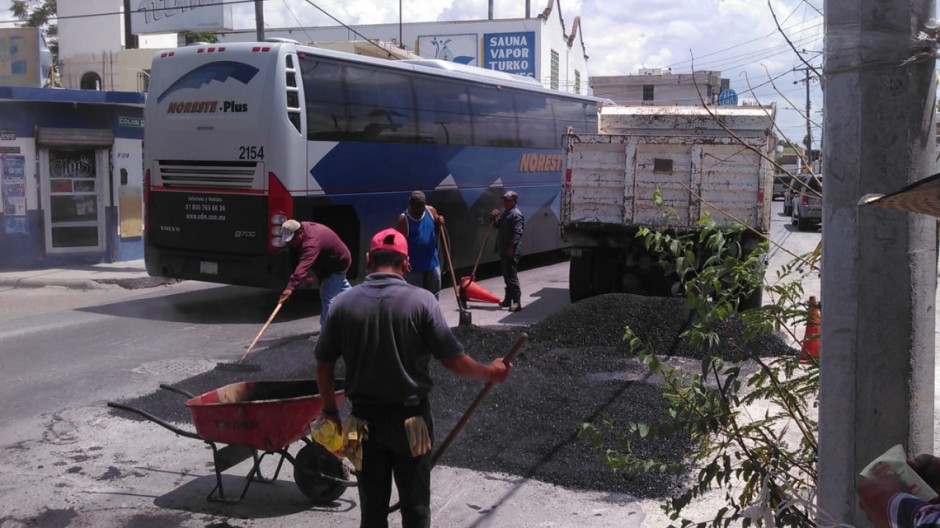Mejora bacheo de calle Colón seguridad de peatones y automovilistas