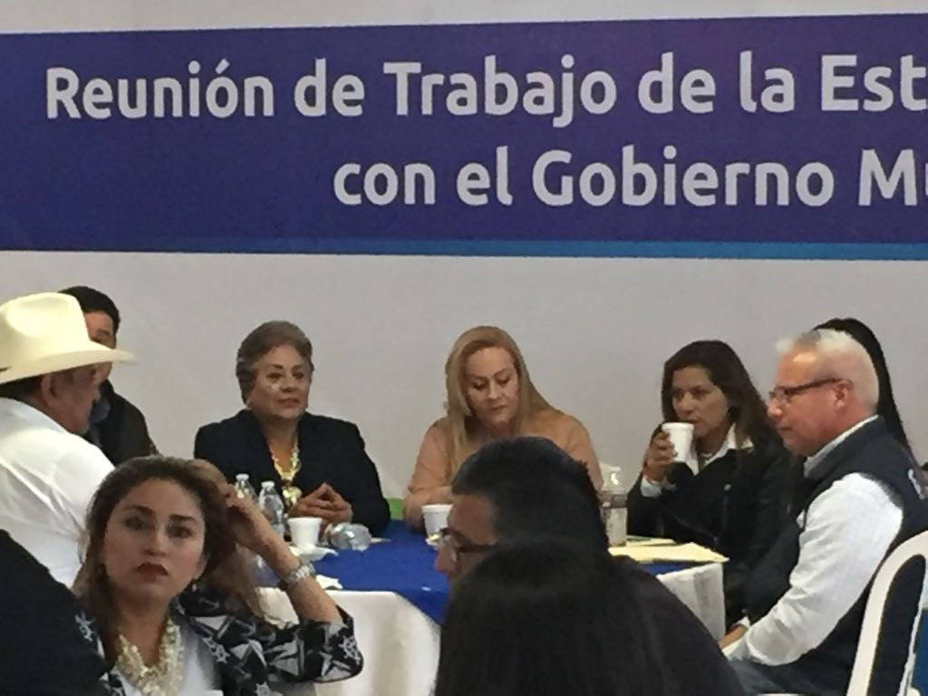 Se reúne sector educativo con gobierno local para evaluar necesidades en escuelas