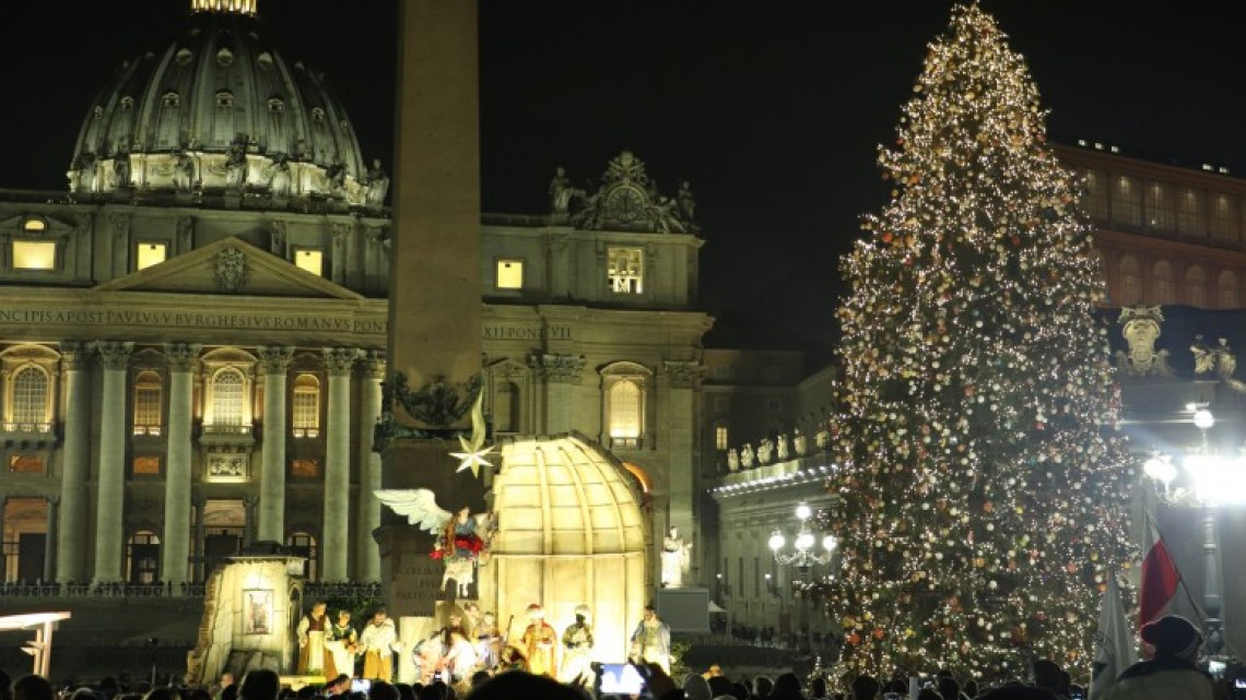 Encienden árbol de navidad en el Vaticano
