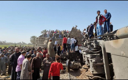 Choque de trenes deja al menos 32 muertos y 91 heridos en Egipto