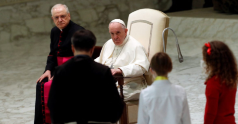 Presidente ucraniano invita al papa a mediar entre Kiev y Moscú