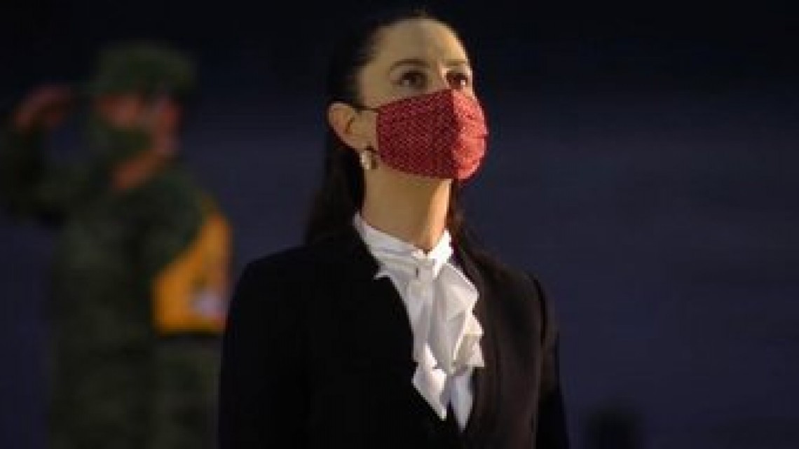 López Obrador iza bandera a media asta por víctimas de sismos