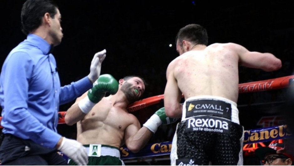 Omar Chávez noquea a hermano de 'Canelo' Álvarez