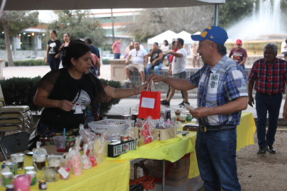 La plaza Primero de Mayo se llena de vida con el Bazar Primavera
