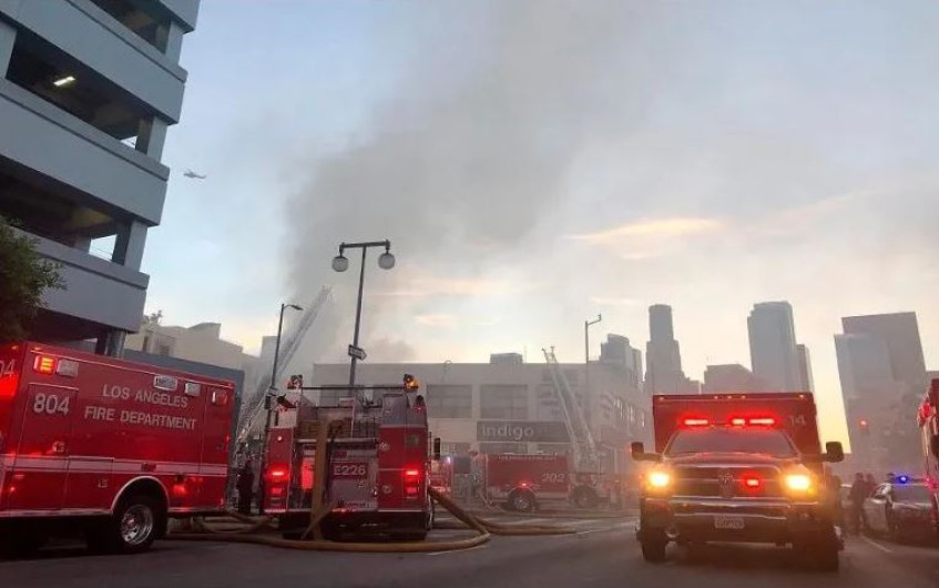 10 bomberos heridos tras explosión en edificio de Los Ángeles