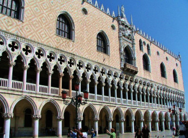 Roban joyas expuestas en el Palacio Ducal de Venecia