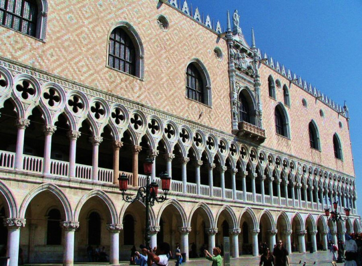 Roban joyas expuestas en el Palacio Ducal de Venecia