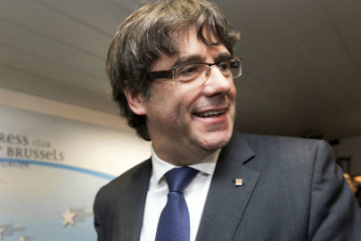 Puigdemont y exconsellers se entregan voluntariamente