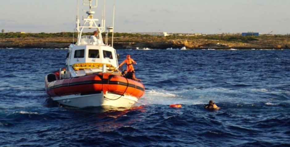 Mueren 40 migrantes en naufragio en el Mediterráneo