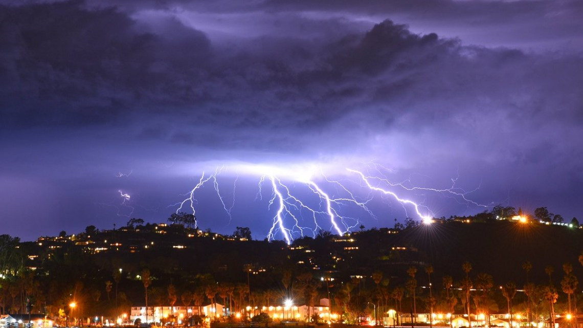 Tormenta eléctrica azota a California