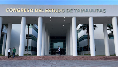 Panistas denuncian secuestró del Congreso