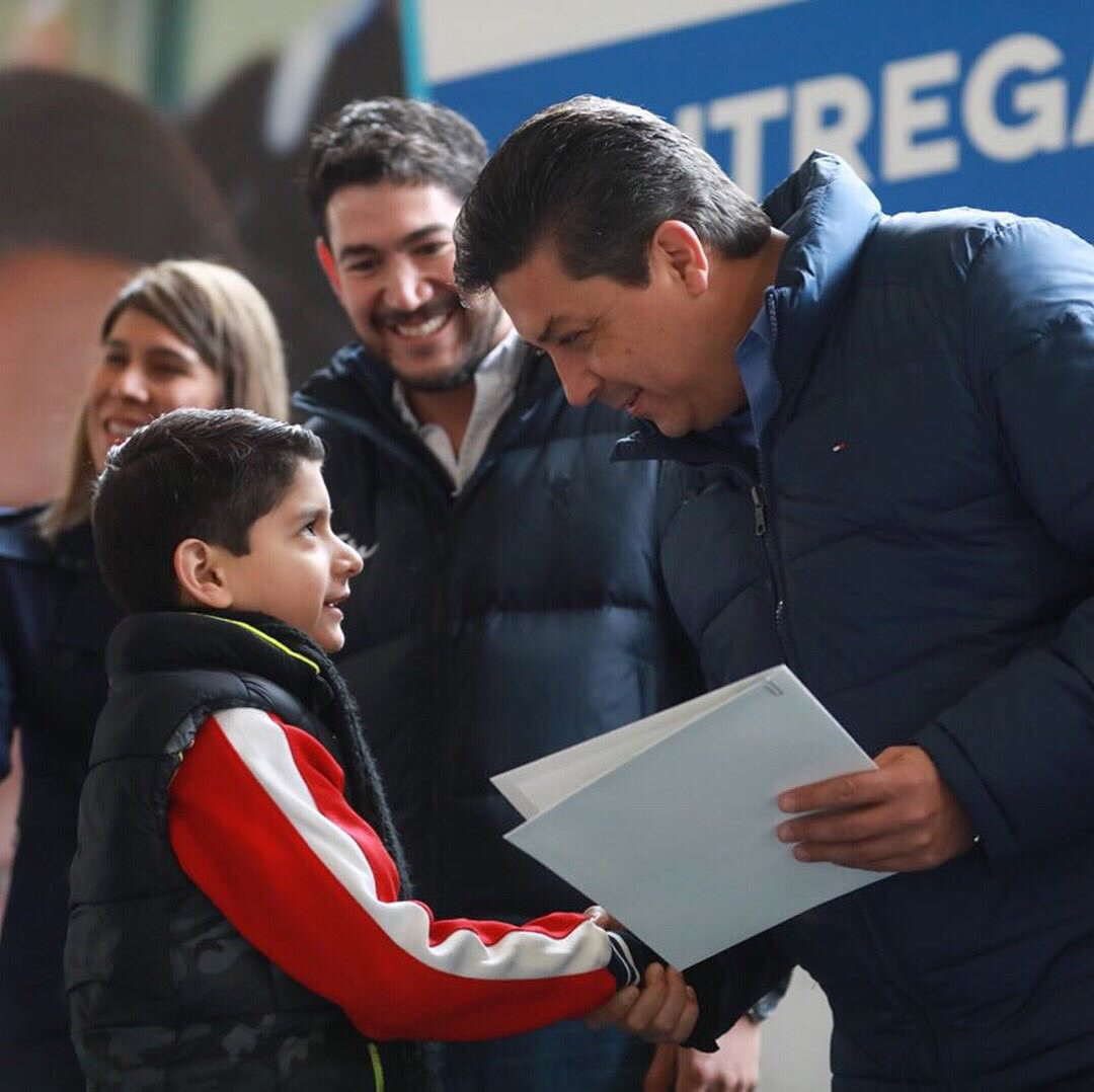 Realizan primer entrega de becas “Propósito”y “Virtud” 