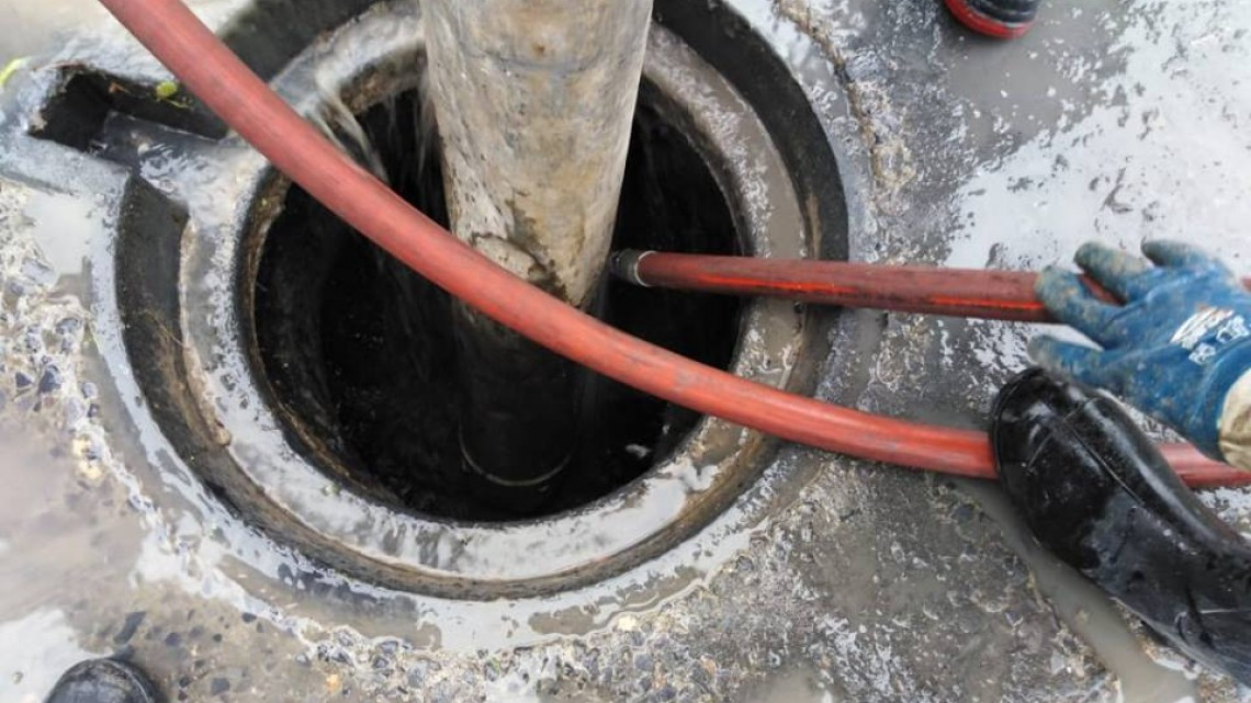 Comapa trabaja con equipo vactor