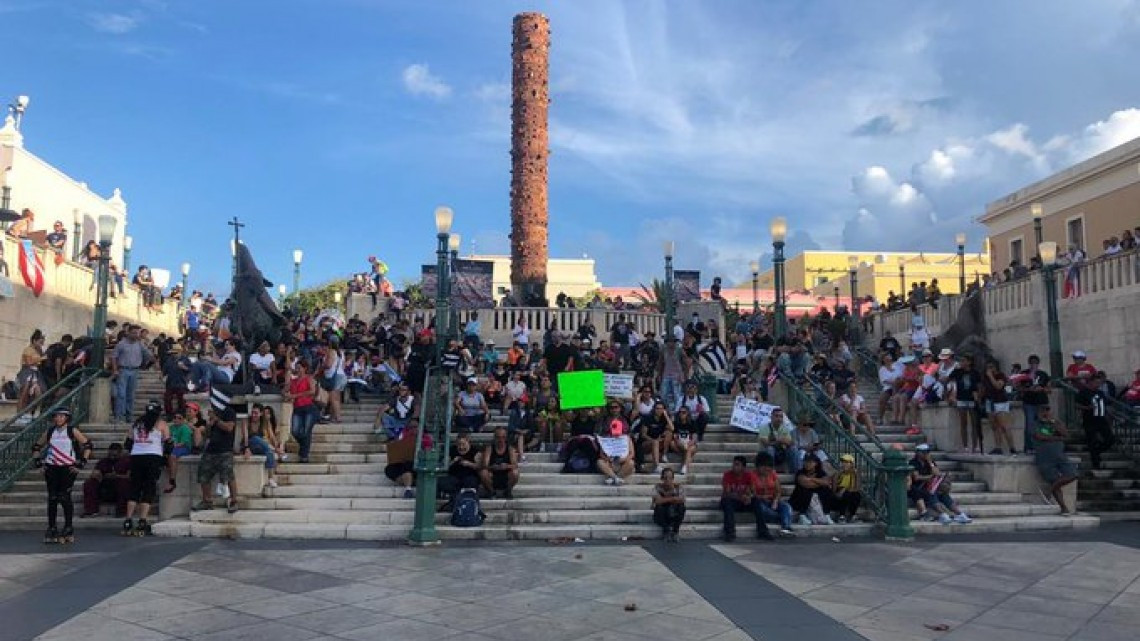 Así se está viviendo la protesta en Puerto Rico encabezada por Bad Bunny y Residente