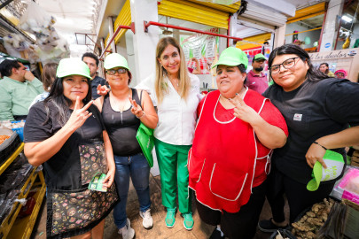 Recibió Maki Ortiz muestras de apoyo en mercado de Ciudad Madero 