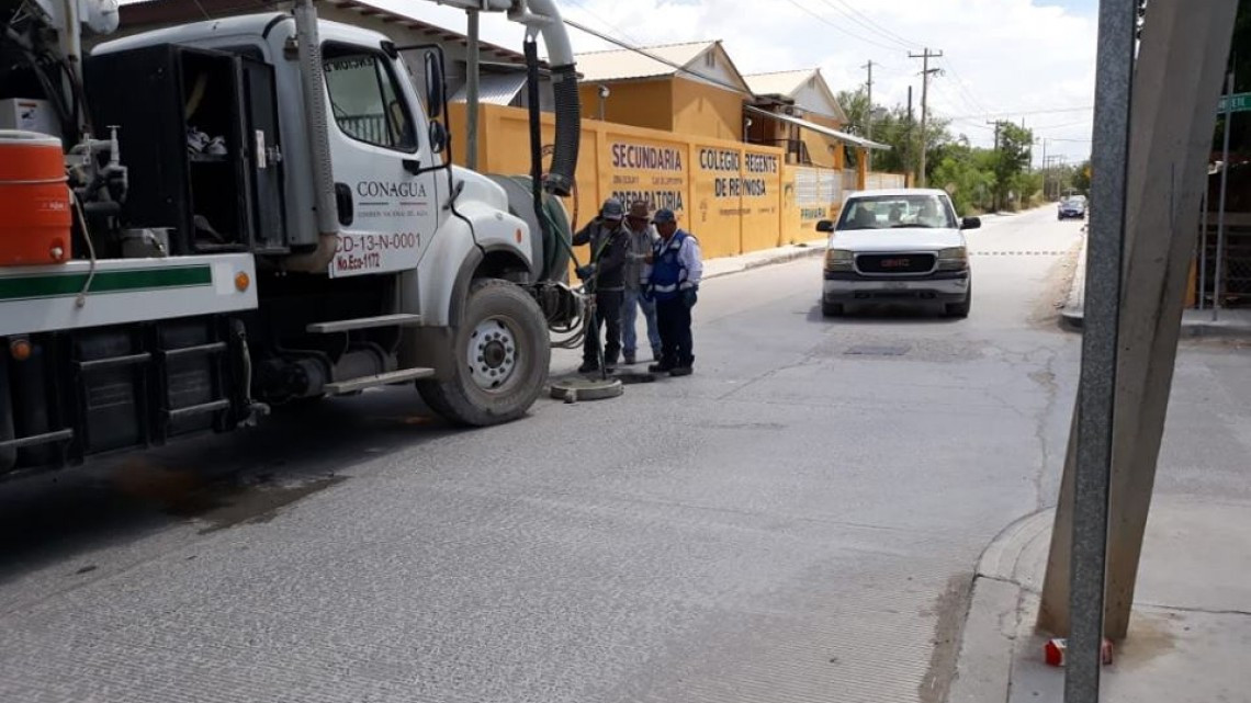 Comapa trabaja con equipo vactor