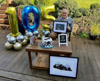 Lewis Hamilton celebra aniversario 105 de su fan número uno