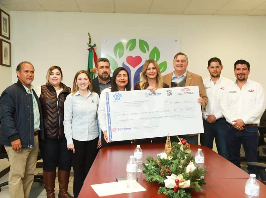 Realiza CMIC donativo al DIF