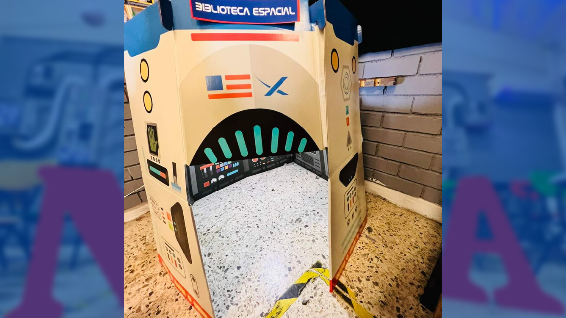 Todos a bordo: El Profe Chido decoró su salón de la NASA para estudiantes