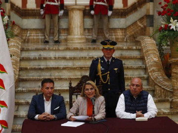 Bolivia pide retirar protección a exministro