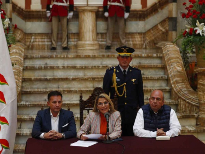 Bolivia pide retirar protección a exministro