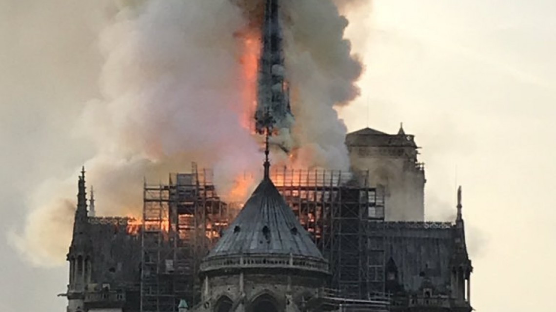Catedral de Notre Dame se incendia