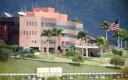 EU comienza desalojo de personal de embajada en Caracas