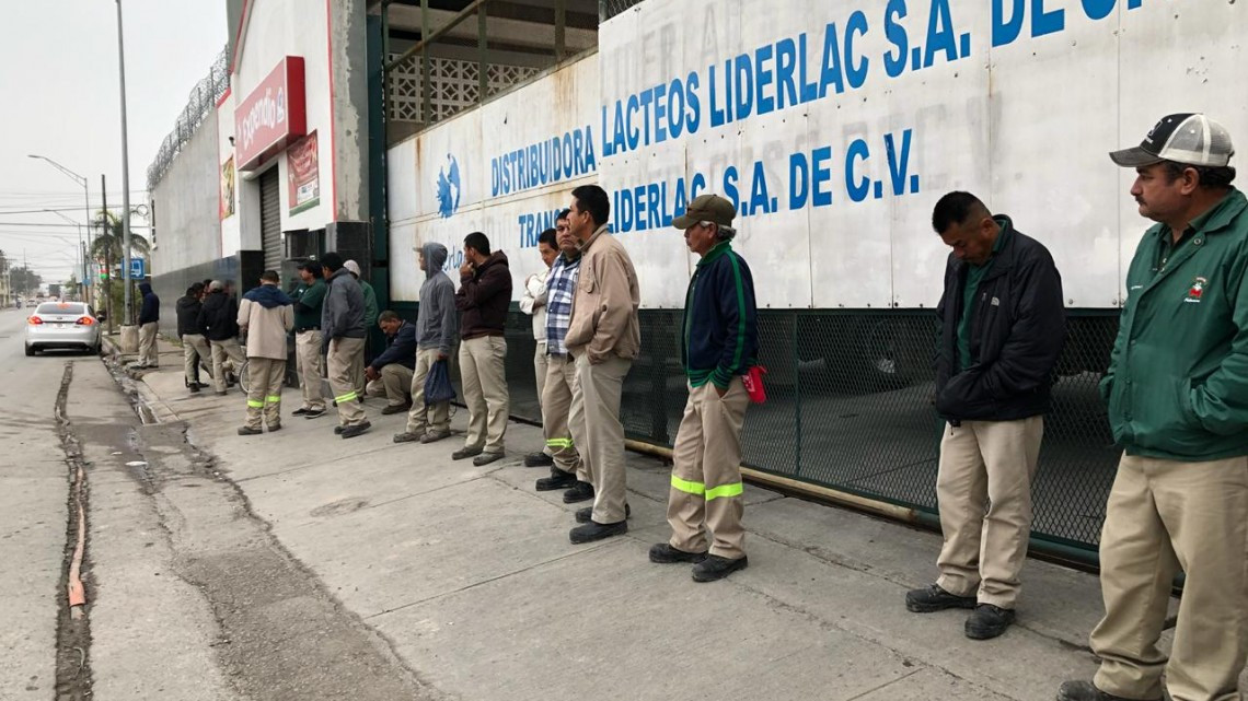 Paran labores 200 trabajadores de la leche Vakita 