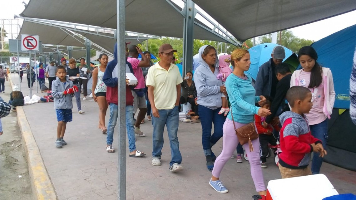Ya están repatriando vía aérea indocumentados de Texas a Centroamérica