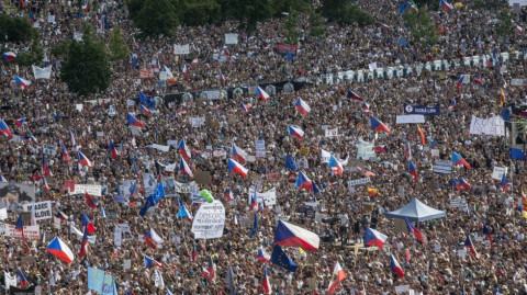 Protestas en Republica Checa exigen renuncia del primer ministro 