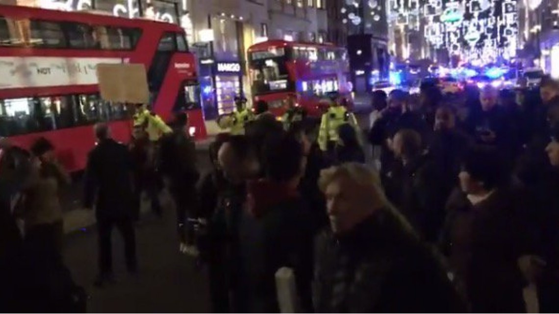 Desalojan estaciones de metro Oxford Circus y Bond Street en Londres