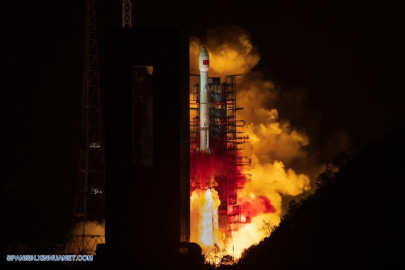 Lanza China nuevo satélite de retransmisión de datos