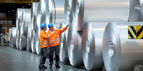 Tras anuncio de Trump de duplicar arancel al acero, Sheinbaum y Economía analizarán medidas