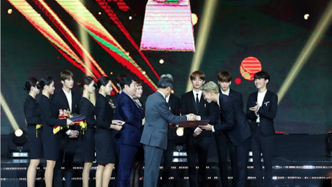 BTS recibe la medalla al 'Orden del Mérito Cultural'