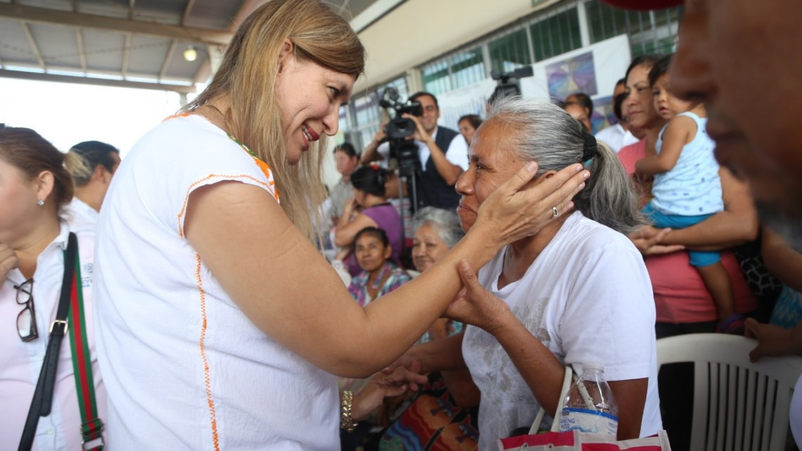 Ayuntamiento lleva apoyo a Hacienda Las Bugambilias